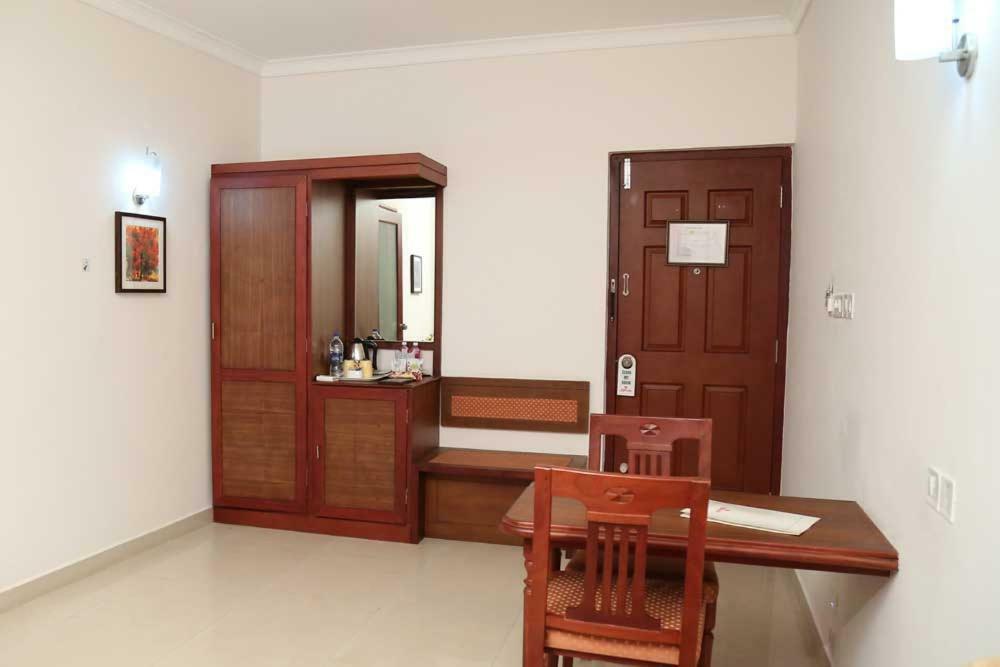 Kallada Hotels Thrissur Buitenkant foto